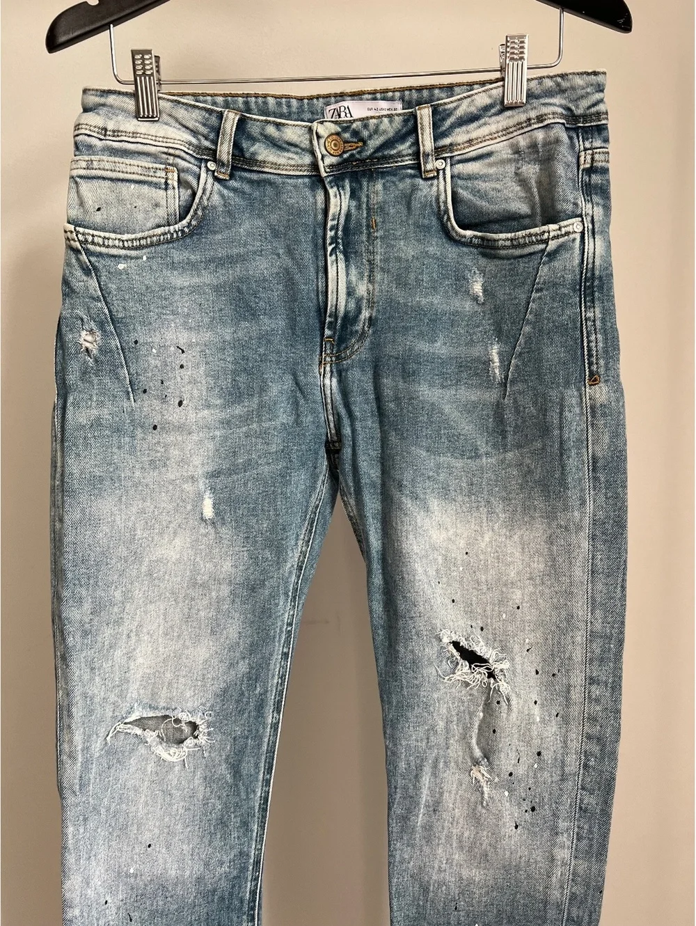 Zara Men’s Distressed Paint Splatter Jeans Size 32 Light Wash Slim Straight